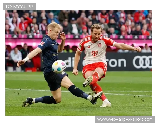 德甲拜仁外围传球创造空当，攻门接连出现